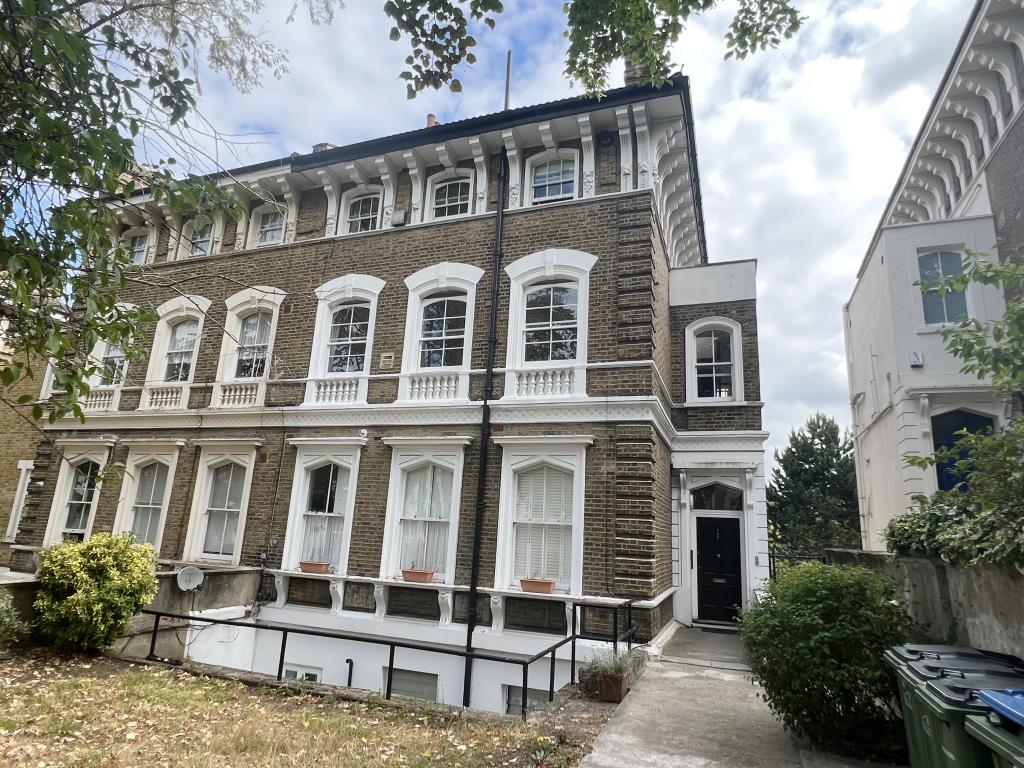 Lot: 115 - VACANT APARTMENT ON LONG LEASE AND SHARE OF FREEHOLD -
